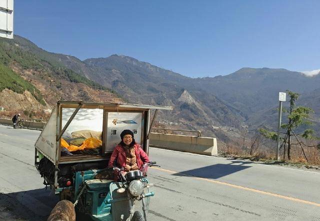 川藏线上用电动车"搭"妹子的小哥:我只想问电动车怎么