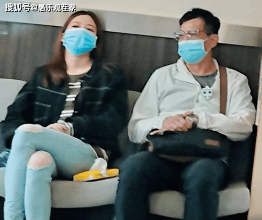 59岁黄日华再谈丧妻之痛,表示对妻子亏欠太多