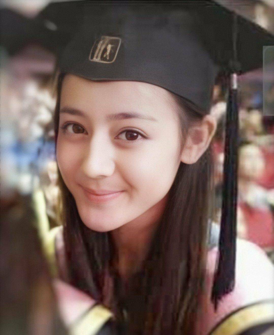 迪丽热巴十年前旧照曝光,尽显少女的青涩甜美,化身梦中初恋女神_照片