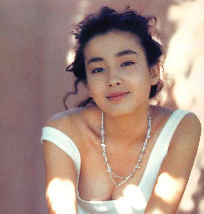 90年代日本十大最漂亮女星！年轻时颜值惊人身材绝佳