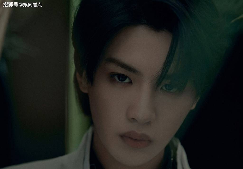 黄明昊九宫格古风照,帅气的古风少年