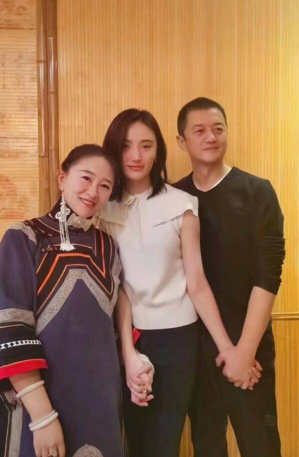 李亚鹏表白小19后女友后,前任放声高歌心情好