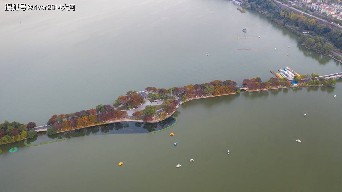 原创 南京玄武湖，免费的4A景区，从这里可以登上城墙赏景