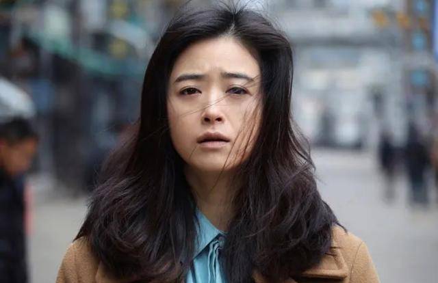 37岁蒋欣演少女，却因身材魁梧壮硕遭嘲？网友直