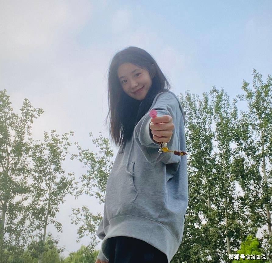 张艺谋力捧新人,“京圈”公司老板侄女