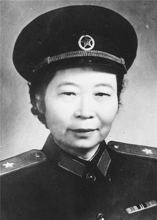 唯一的开国女将军,拒绝诋毁贺龙元帅,一台单开门冰箱用了15年