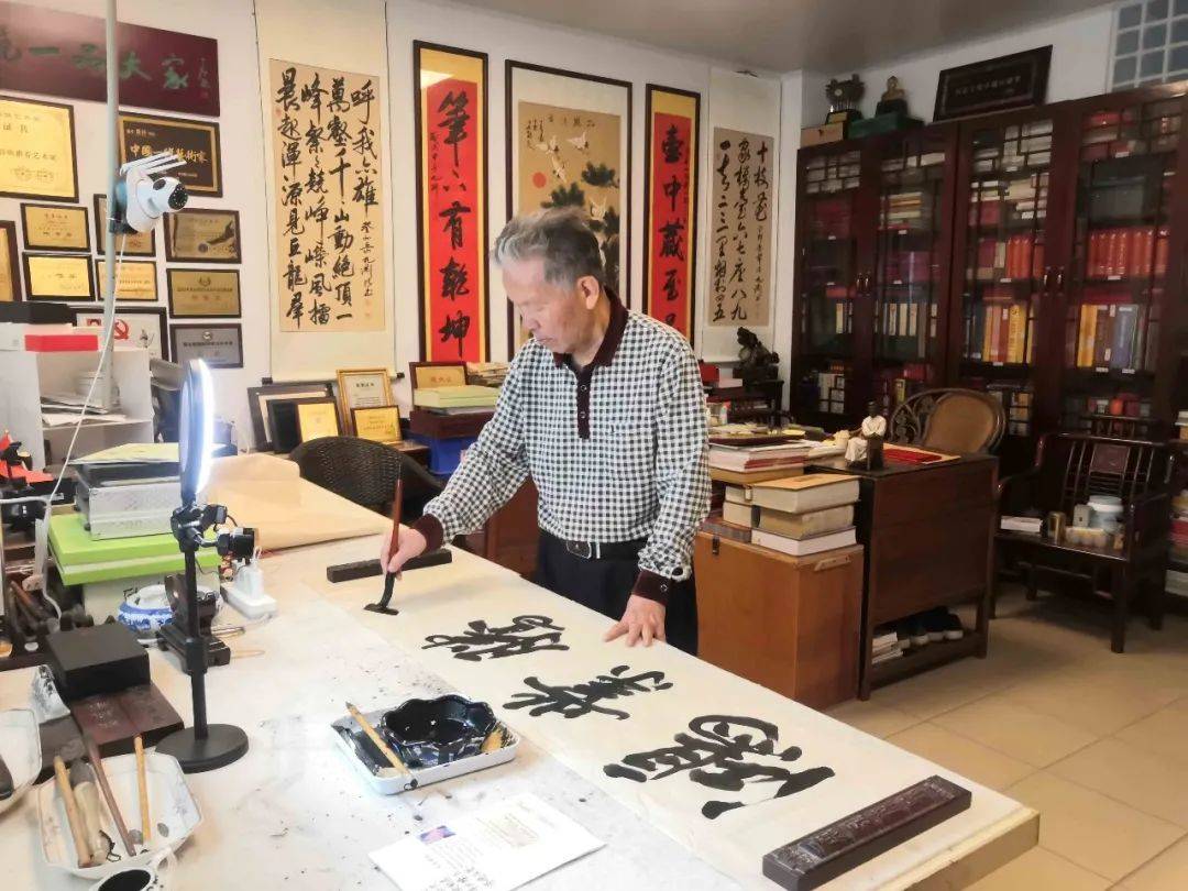 中国美术史·特别推荐最具收藏潜力书法家——黄伟