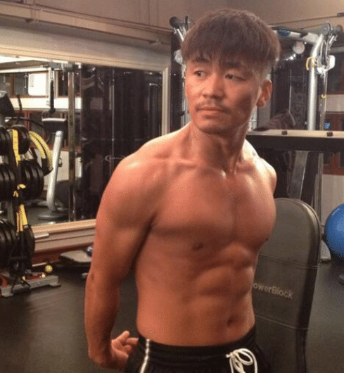怎么让男的给我看腹肌 f8f772ffbe1546468bccab30d212aef6.png