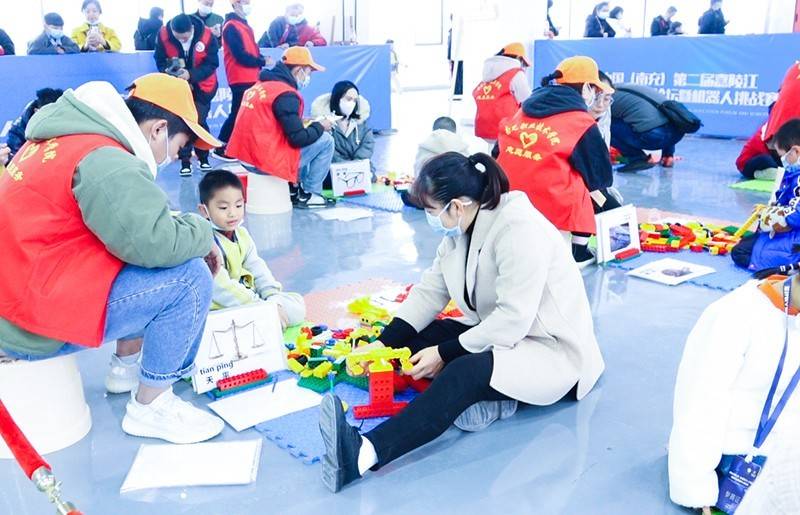 嘉陵江|中国(南充)第二届嘉陵江人工智能教育论坛暨机器人挑战赛开幕