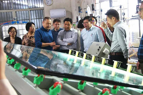 复合防火玻璃制造技术与产业示范线顺利通过专