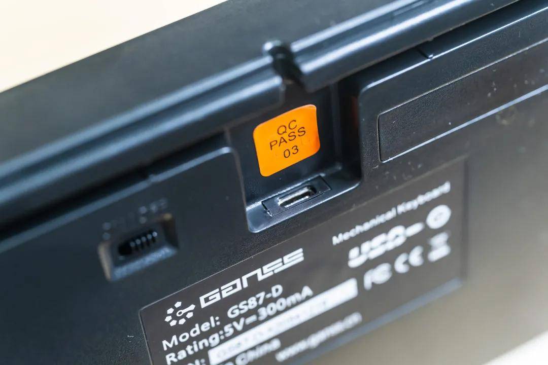 黑色|高斯机械键盘GS87D红轴版体验：短小精悍，黑色字符老花眼