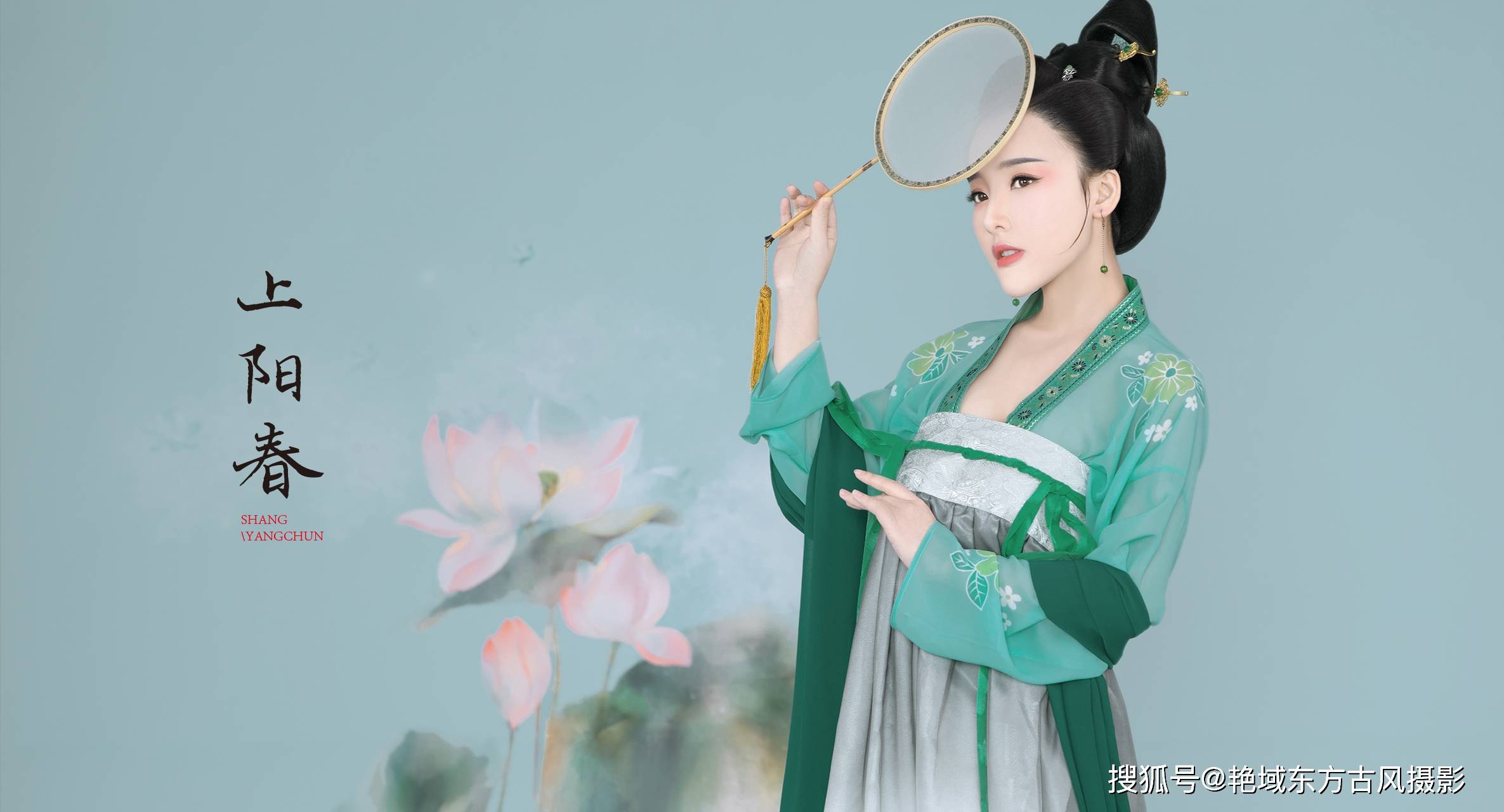 露珠青叶,雨后初晴,古风美人正赏荷