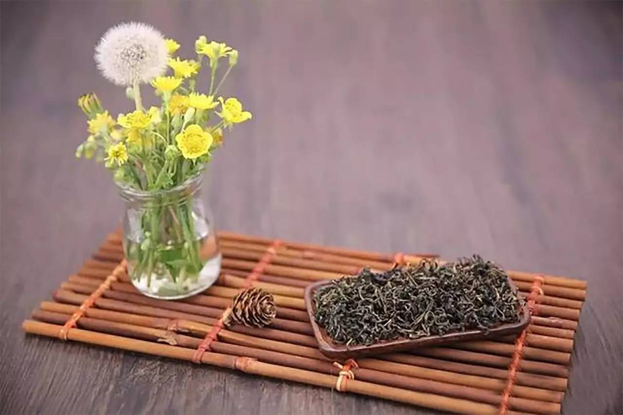 饮品,自己可以更加开心,更何况你心里还想着"喝蒲公英水可以把我变得