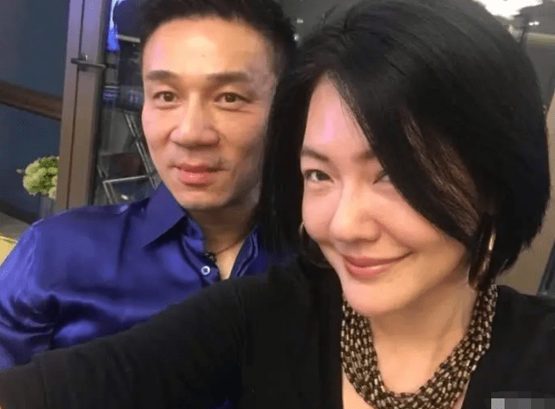 原创小s晒近照醉到脸通红,一脸幸福不哭了,许老三意外出镜很抢眼!