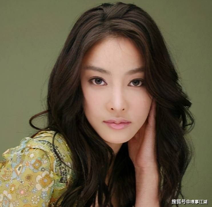 被"三陪"逼死的韩国美女明星,罪魁祸首竟是美国人?总统都无可奈何