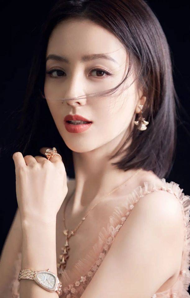 佟丽娅女星个人写真集:天生丽质,气质优雅!