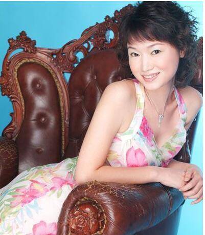 广东南方卫视一姐陈星,广东地区最红女主持人之一,丈夫是张海宁