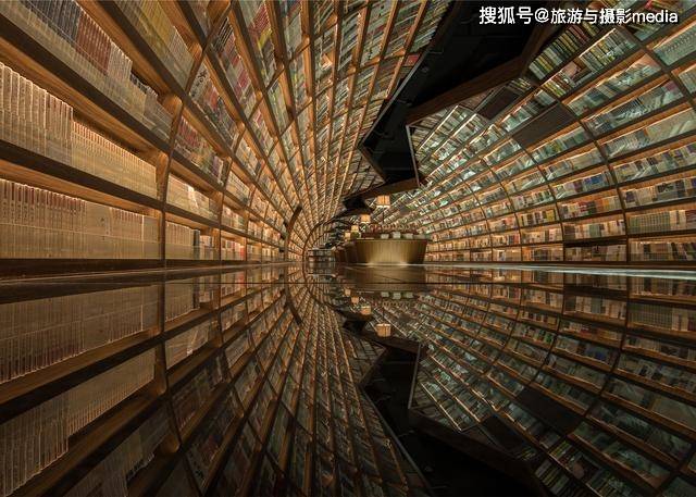 扬州最有意境的图书馆， 内部豪华得像五星酒店？网友：没必要