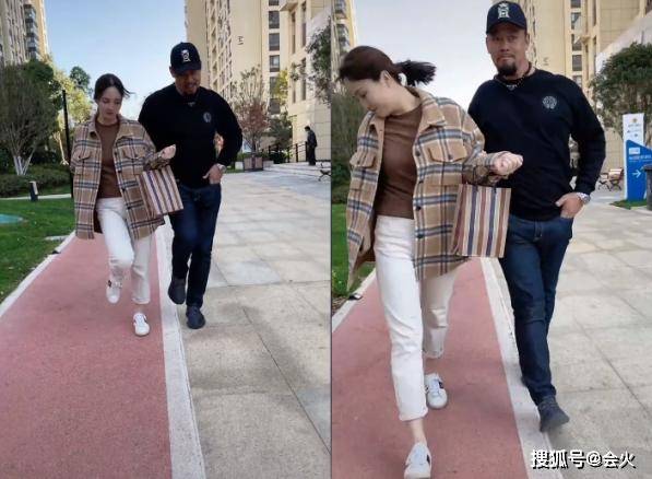 47岁晋松罕晒老婆，娇妻身材傲人颜值高，感叹自