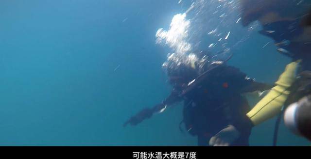 彭于晏水下拍戏坚决不用替身，水温7度双眼冻到