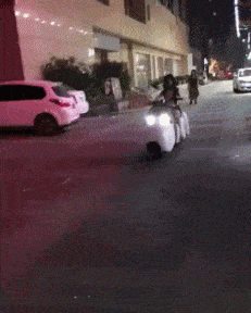 搞笑gif段子:什么也阻挡不了我吃的决心!_手机搜狐网