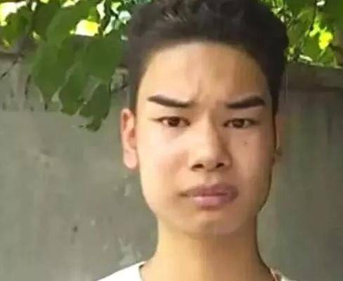 凭什么丁真没学过奥数就能走红，这届老母亲表