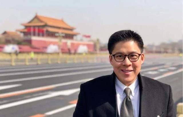 霍启刚的“人设崩了”,一家七口吃饭海鲜就一盘虾