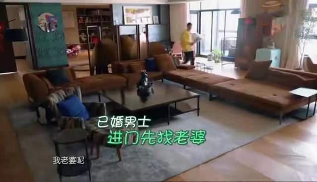 原创包文婧晒千万豪宅，光客厅就有100平米，衣帽间让人眼前一亮