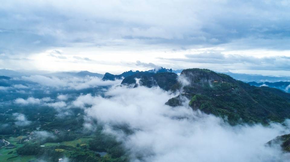 容县有座都峤山：山是一尊佛，佛是一座山