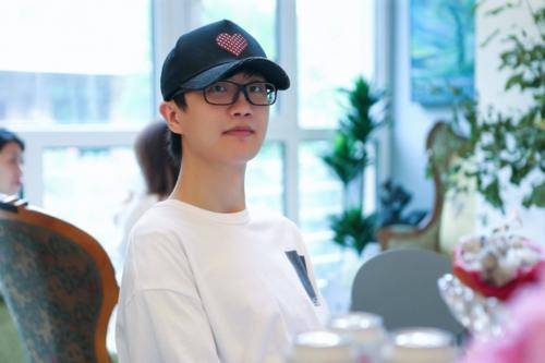 许嵩最佳歌手简谱_乐评 十年许嵩, 最佳歌手 更是有为青年