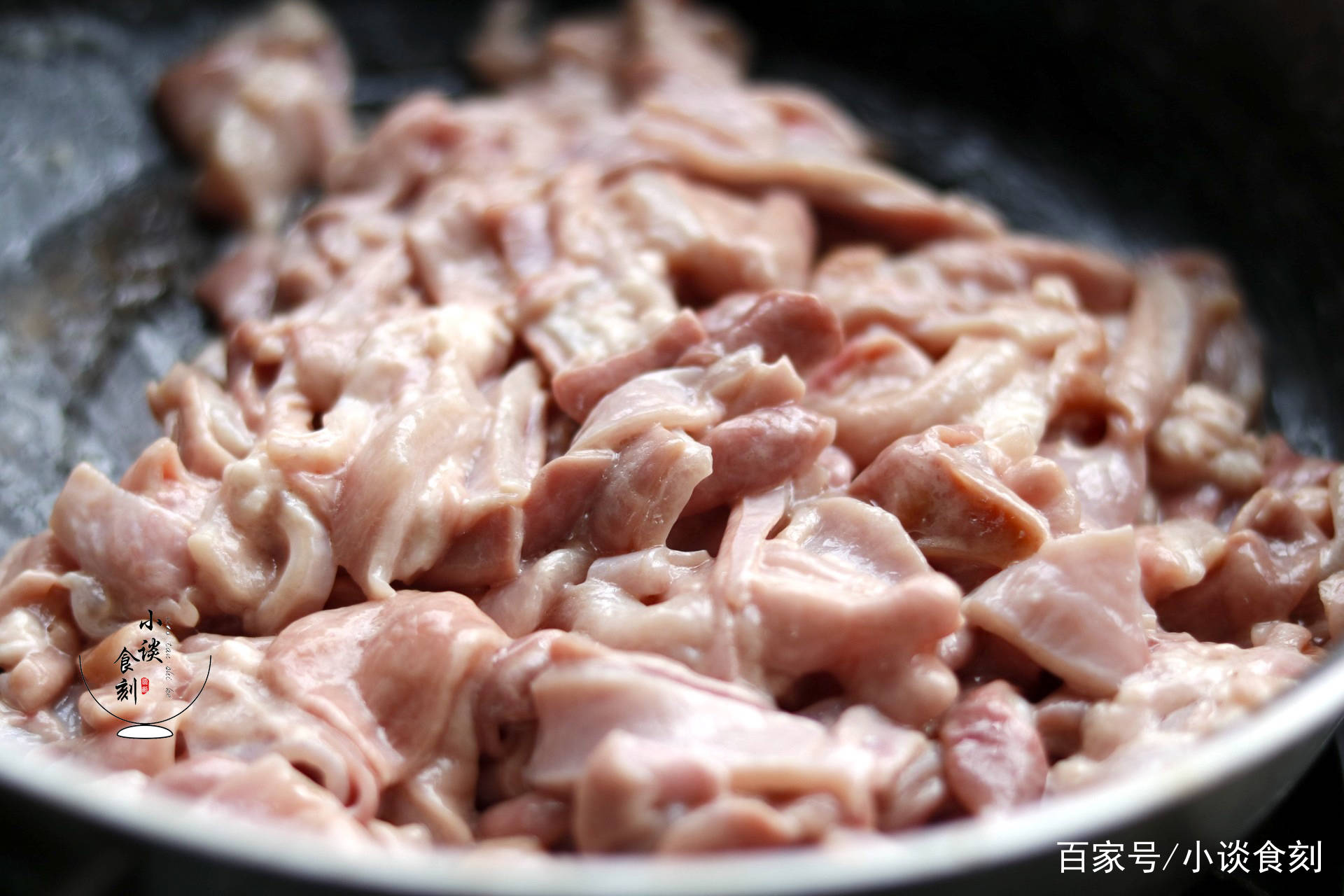 怎样可以去除猪肚的腥味 38cfc8244b53481bbf1add331efe6e8e.jpeg