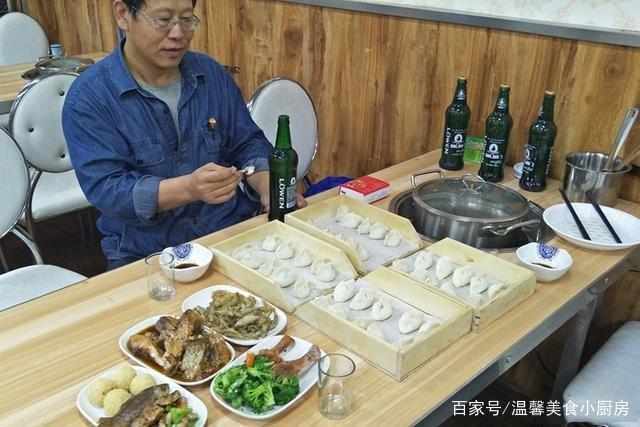 老总吃饺子_吃饺子卡通图片(3)