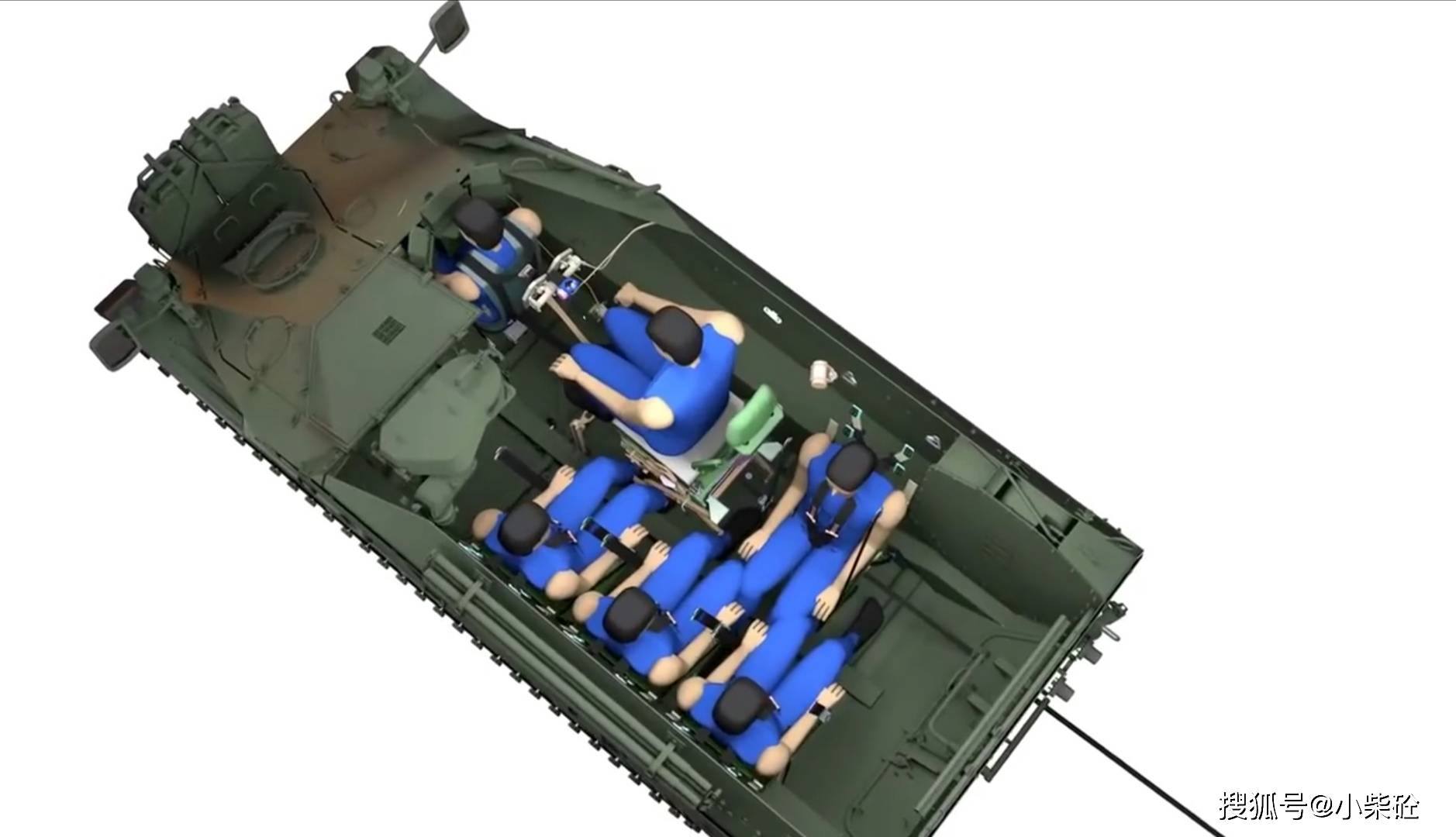 装甲运兵车型能搭载四名士兵(前面是驾驶员和车长),而且内部并不拥挤