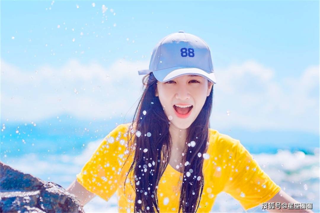 一个人倒过来拿着蜡烛猜成语(3)