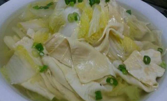 炖豆腐皮鸡蛋火腿怎么做 cfece5daac3d4e2788170a0a022c1584.jpeg