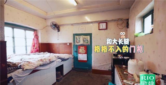 张国伟回农村老家,传统的农村土炕,在家练习书法却被陈乔恩吐槽