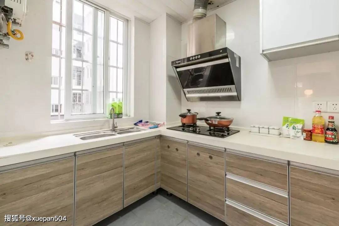 客厅布置简约出租屋 0dea87db59324d6a8ec18b5232ac0a50.jpeg