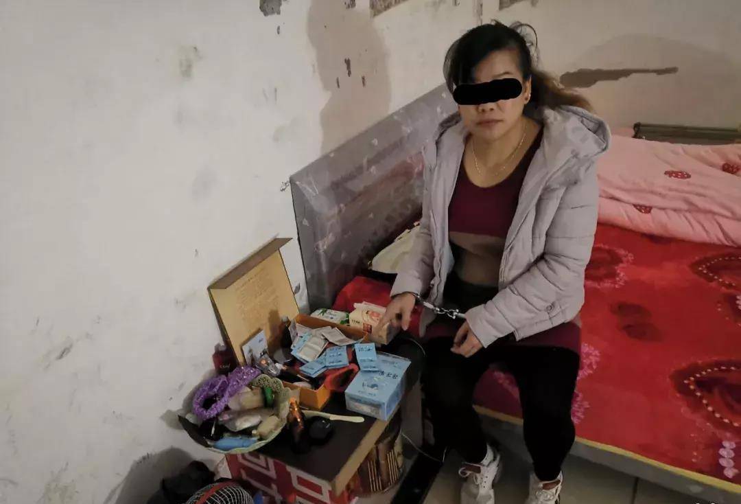 露头就打!广西2名涉黄男女和警察玩"躲猫猫"被抓了