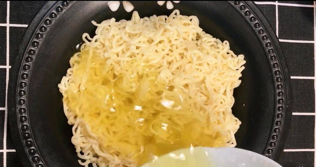 怎样做面疙瘩好看又好吃 1c32734dd1944104ae810675606cb466.jpeg