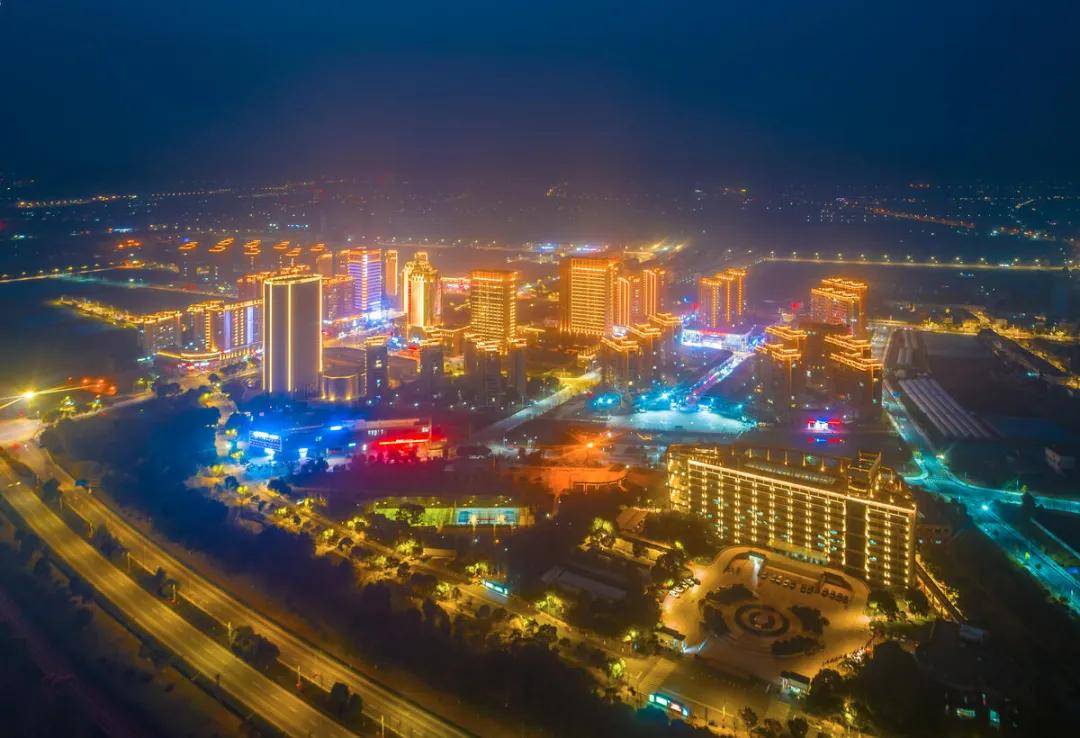 我住在一个人口大约30万的城市_怀孕一个月b超图片