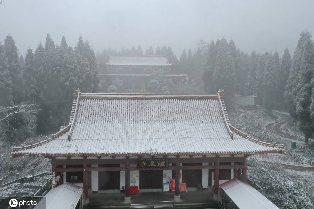 难得一见!四川什邡钟鼎寺周边景区迎来漫天飞雪