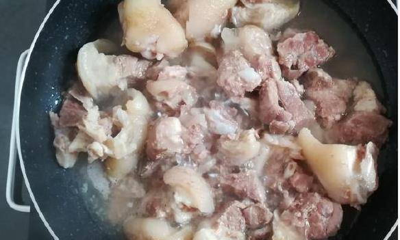 什么炖猪脚汤最好吃 fe0688a1844a4db1b47d1f5fad87bc78.jpeg