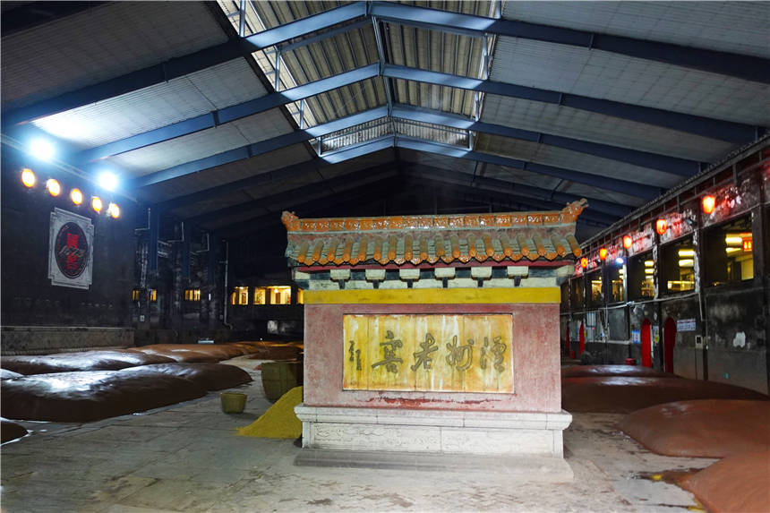 四川泸州江阳区有个特殊的博物馆，展示了清代1615口酿酒窖池群