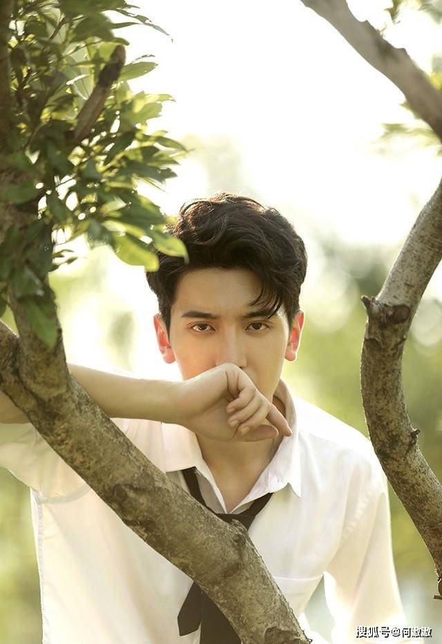 12月热播剧「神仙男友」5:完颜洛绒饰演《她和他的恋爱剧本》朱宣文