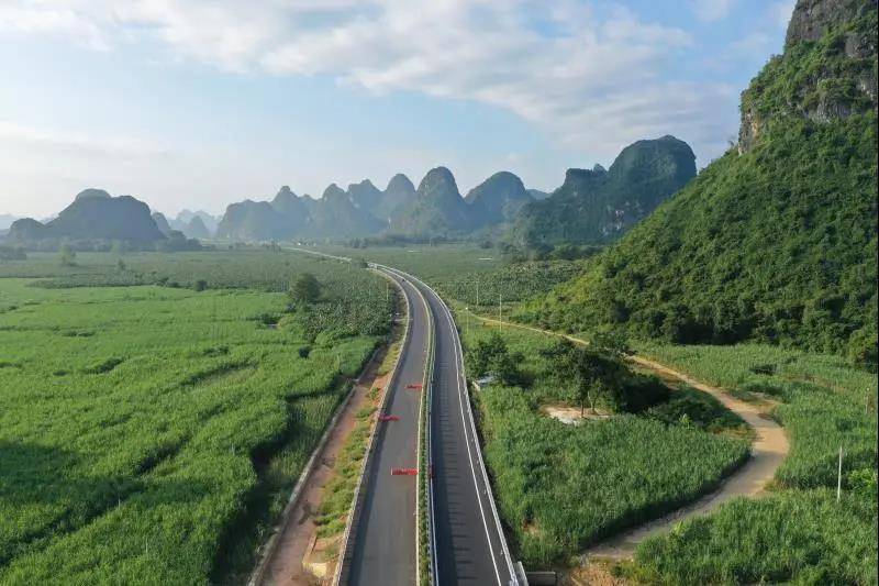 堪称广西最美的一级公路,即将通车!自驾游走起,看最美