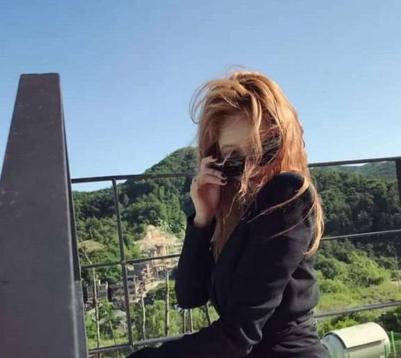 泫雅可以说是韩国女歌星中身材最野性的一位,也是模特