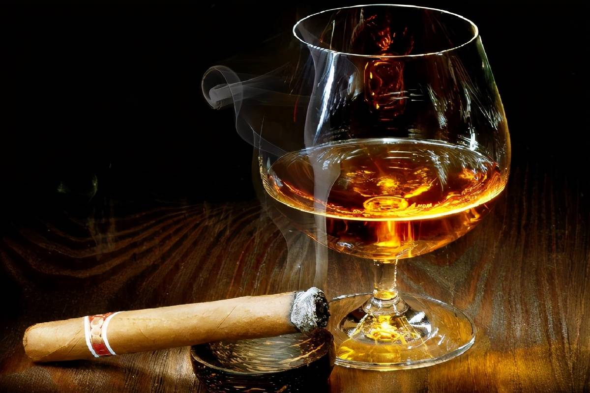 如何挑选好的红酒杯 2a17044eac814fe39744acba176390b5.jpeg