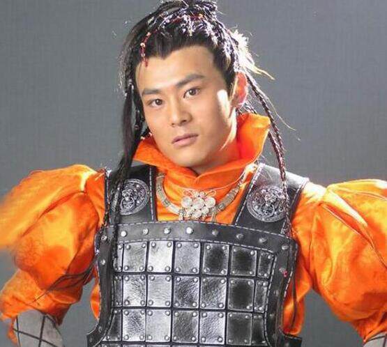 其实,除了林平之这个角色外,李解在《傻小子李元霸》中也曾饰演过