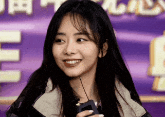 实话说谭松韵的颜值不是很惊艳,可是却总是保持着一种少女的纯真感