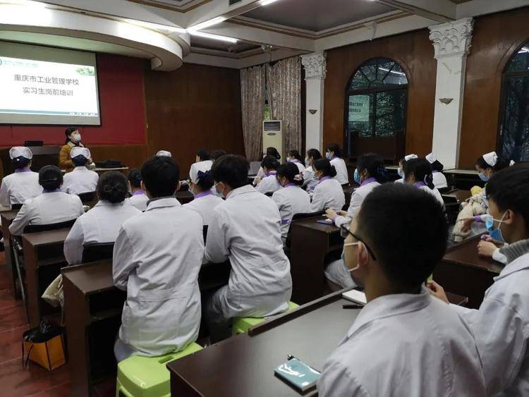 【开云电竞】
万盛经开区人民医院开展照顾护士实习生岗前培训(图2) 【开云电竞】
万盛经开区人民医院开展照顾护士实习生岗前培训(图2)